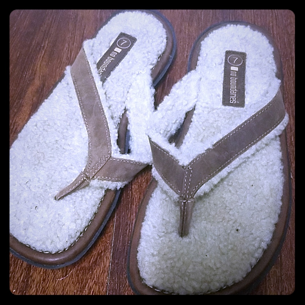 No Boundaries furry flip flops